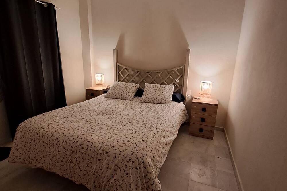 Entire apartment, Charming apartment for couples - discover magical Seville! in Tomares, Sevilla Province