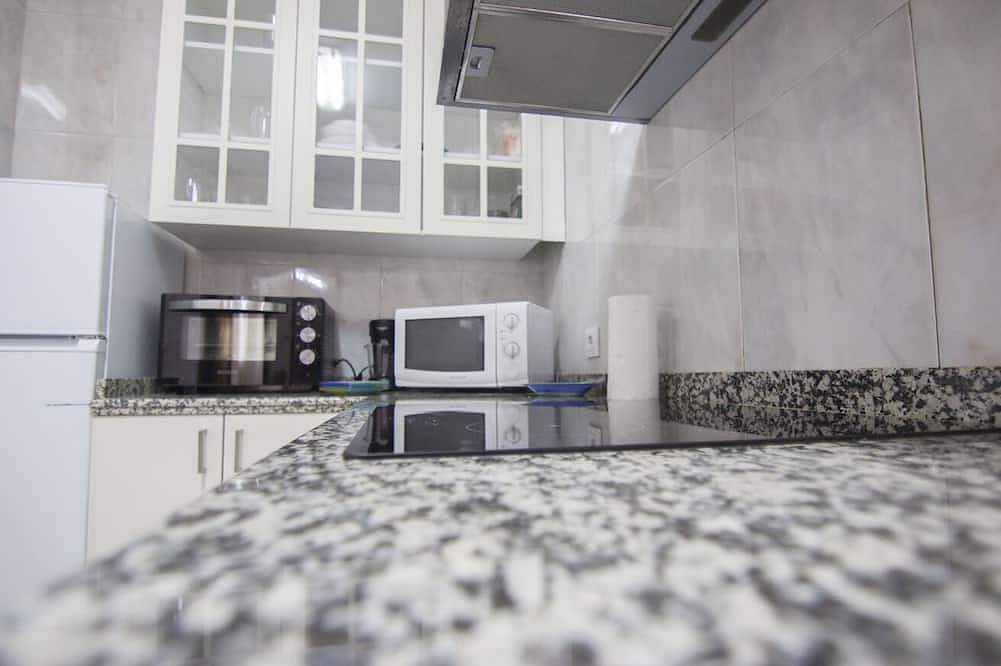 Entire apartment, Rentalsevilla Bright Apartment in Santa Cruz Neighborhood in Casco Antiguo, Sevilla