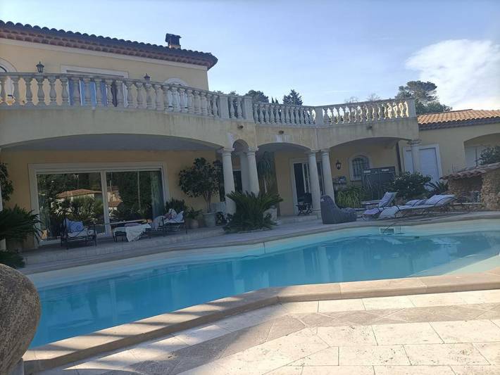 Location de vacances pour 2 personnes, avec piscine ainsi que jardin et jacuzzi à Pégomas - 4