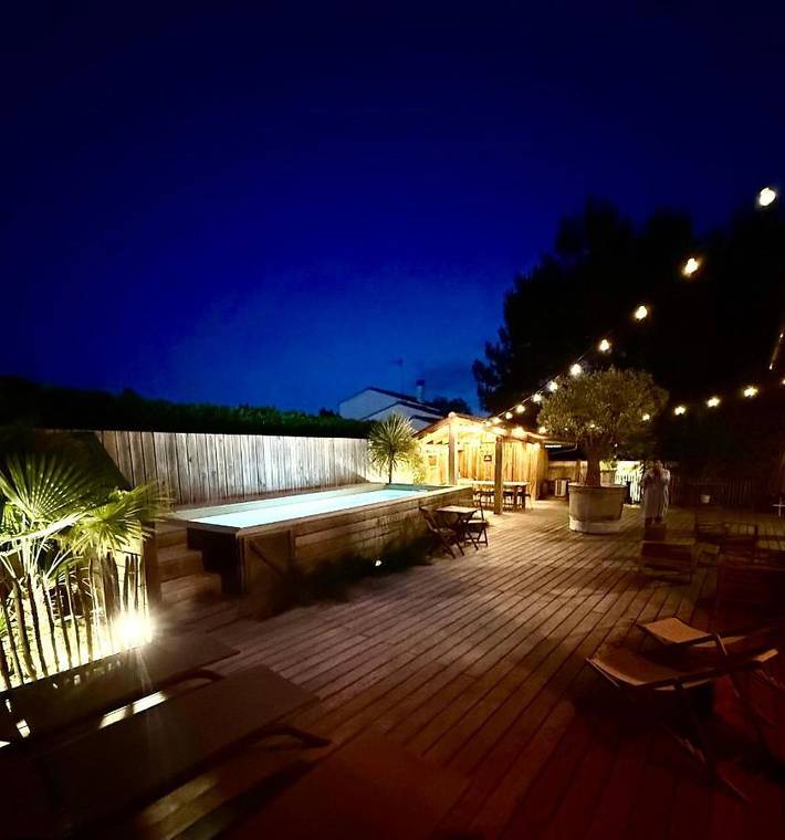 Location de vacances pour 8 personnes, avec Balcon et Terrasse ainsi que Jardin et Piscine à Saint-Trojan-les-Bains - 2