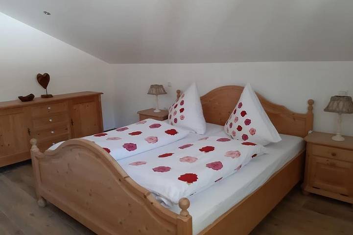 Ganze Wohnung, Helle, komfortable und geschmackvoll eingerichtete Wohnung mit Südbalkon in Hausham, Alpenland Tegernsee Schliersee