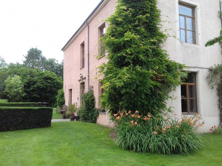 Location de vacances pour 15 personnes, avec vue et jardin à Chiny - 2