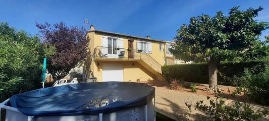 Gîte pour 4 personnes, avec piscine ainsi que vue et jardin à Cournonterral