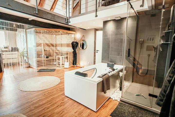 Gîte pour 2 personnes, avec Jacuzzi ainsi que Terrasse et Sauna à Ralingen