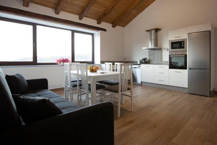 Gîte pour 2 personnes, avec vue ainsi que terrasse et jardin, animaux acceptés à Becerreá - 3