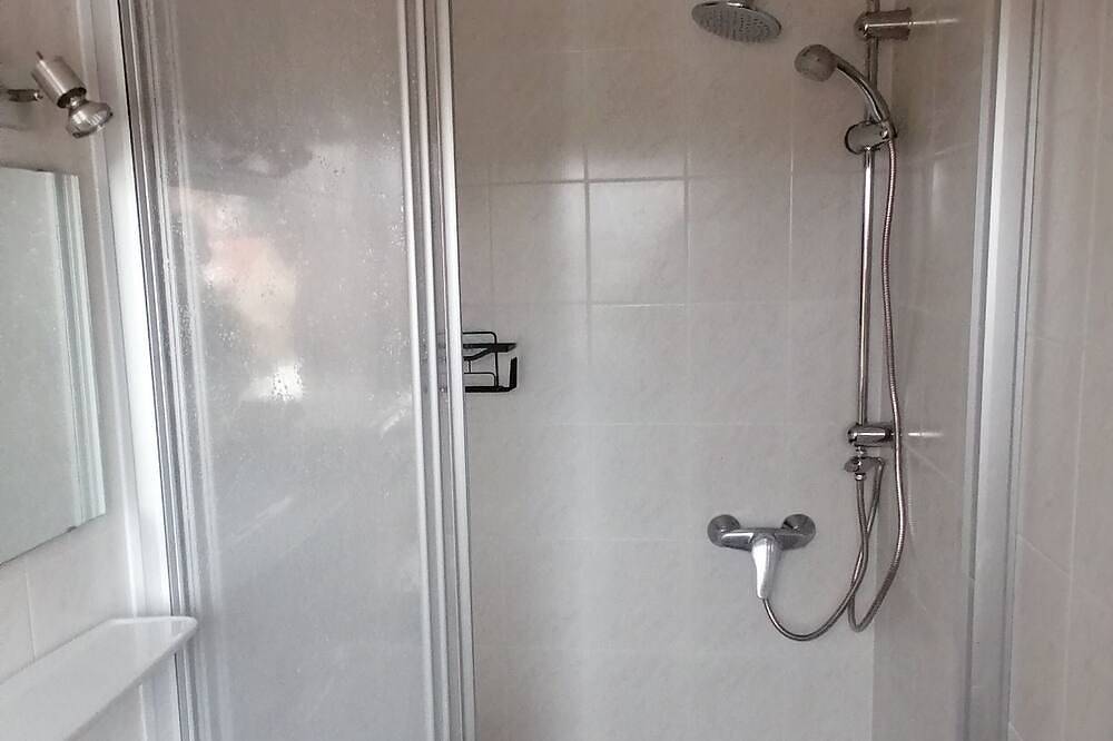 Ganze Wohnung, Komfortable 2 Zimmer Fewo nur 200 Meter von der Talstation entfernt. in Bad Kohlgrub, Bayerische Alpen