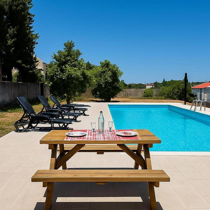 Cottage pour 6 personnes, avec balcon ainsi que piscine et vue dans Teixoso