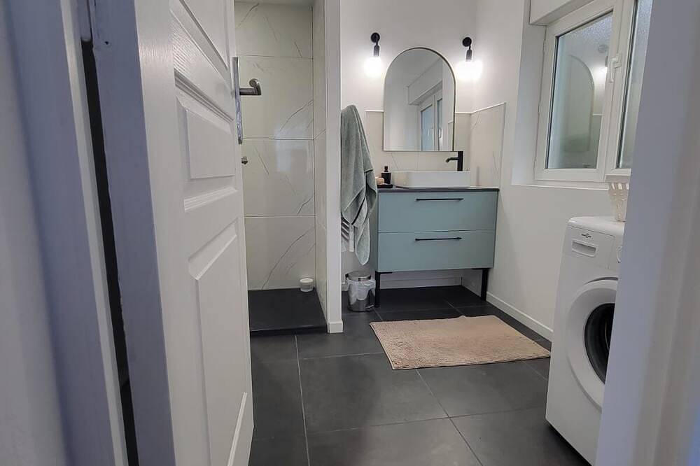 Apartamento entero, Large T2 near Poitiers train station, 12-minute drive from Futuroscope in Buxerolles, Vienne