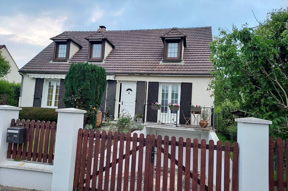 2 Bedroom Bed & breakfast in Gouvieux in Gouvieux, Río Oise
