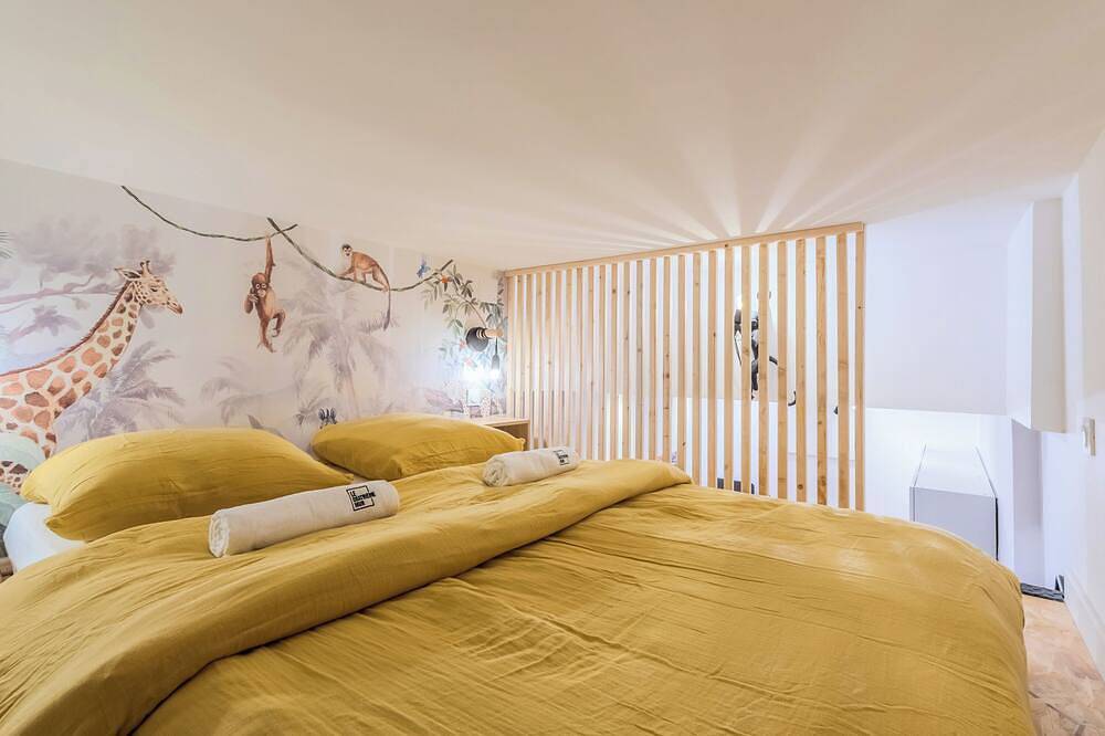 Entire apartment, Le Quatrième Mur: Modernity in the heart of the city (Balneotherapy, Sauna...) in Saint-Quentin, Aisne