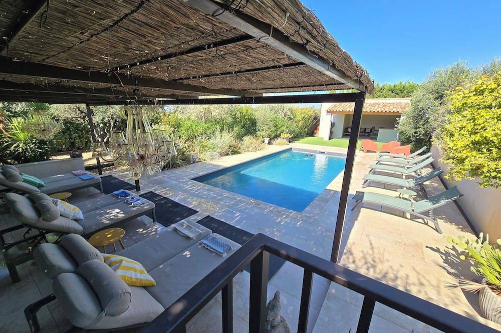 Country house with a private pool near Lourmarin in La Tour-d'Aigues, Parque natural regional del Luberon