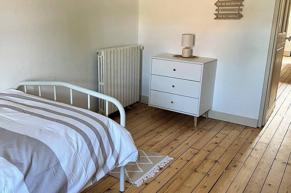 Maison de ville au calme - 8 couchages - animaux acceptés - à  10 min du circuit in Saint-Pierre-le-Moûtier, Nièvre