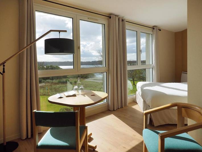 Hôtel pour 4 personnes, avec jardin, animaux acceptés dans Plage Sainte Anne du Portzic - 2