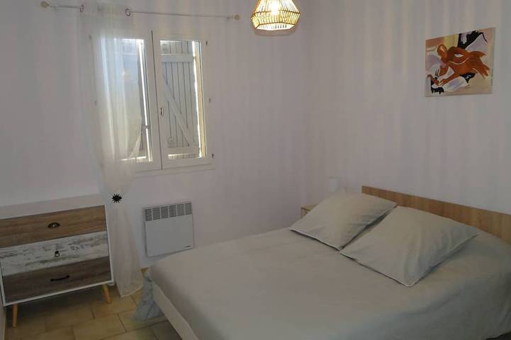 Location de vacances pour 6 personnes, avec jardin et terrasse à Sénas - 4