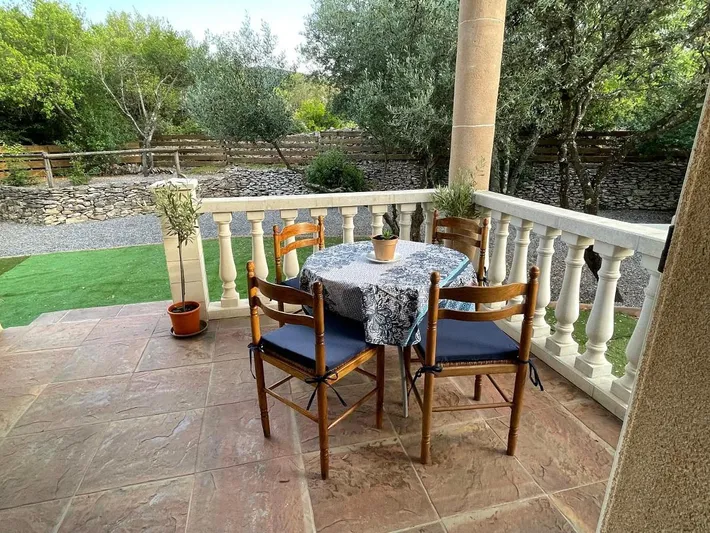 Casa de vacaciones para 3 personas, con vistas además de piscina y jardín - 1