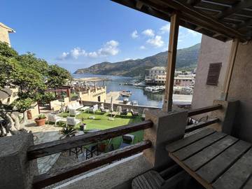Gîte pour 4 personnes, avec terrasse et vue dans Port de Centuri