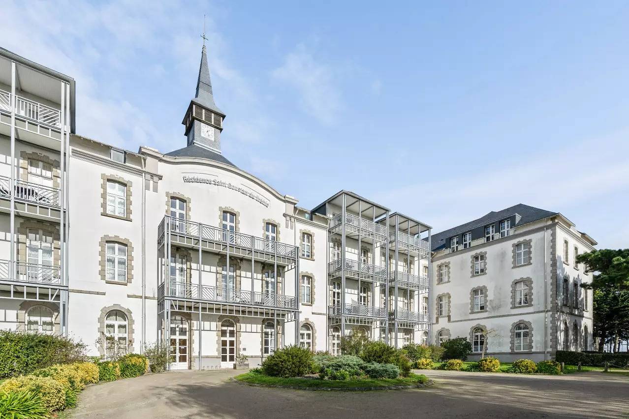 Entire apartment, Budget 1 bedroom apartment (4 people) in Le Croisic, Côte d'Amour