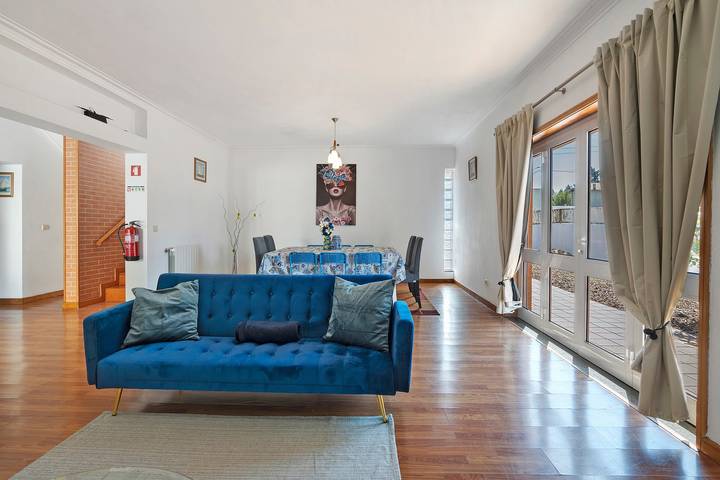 Archer's House – Olival's Treasure: Spacious Family Villa with Pool and Garden in Olival, Sandim, Olival, Lever e Crestuma