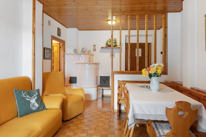 Entire apartment, Apartment 'Ornella' with Lake View, Private Garden and Wi-Fi in Molveno, Brenta group