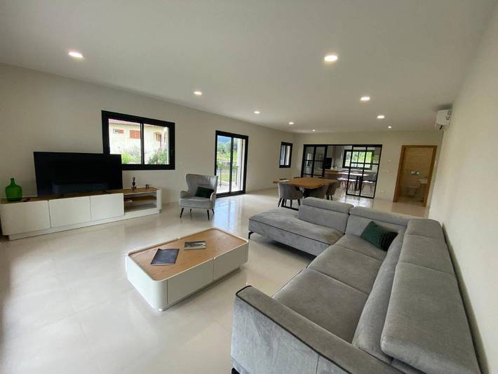 Location de vacances pour 8 personnes, avec piscine ainsi que jardin et terrasse dans Refóios do Lima - 4