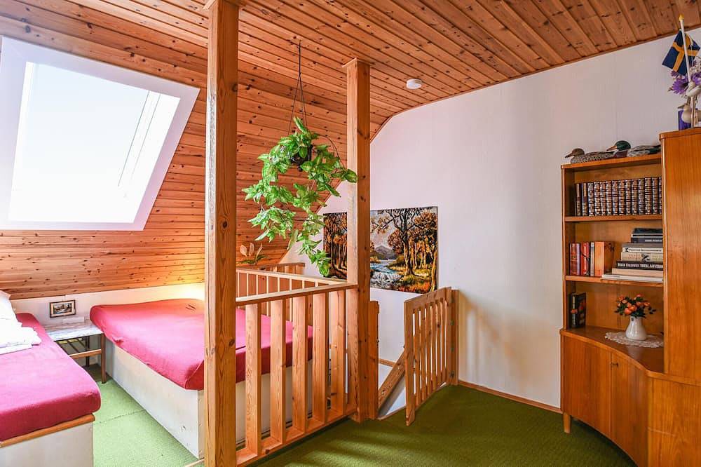 Lovely home in Tived with Wifi in Tived distrikt, Laxa
