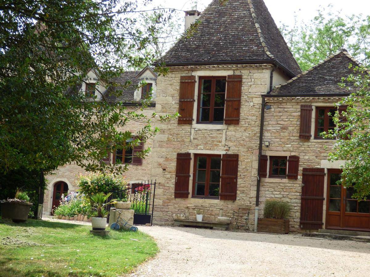 Appartement entier, Four-Bedroom Apartment in Tournus, Région de Mâcon