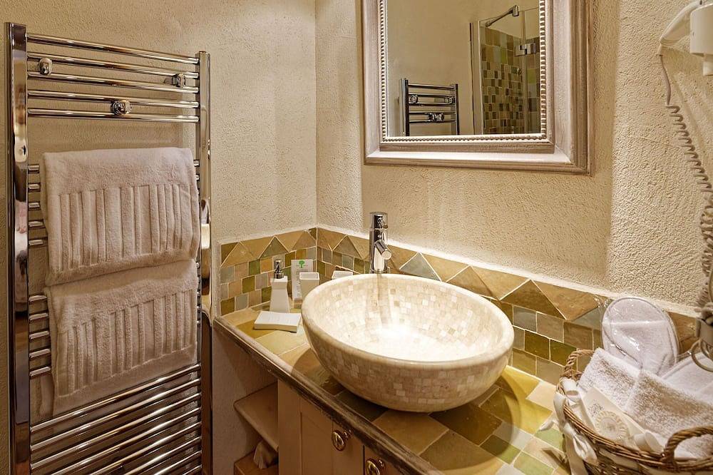 Apartamento entero, L'Ours -Apartamento-Premium-Baño con bañera-Vista al patio in Riquewihr, Parque natural regional de los Ballons des Vosges