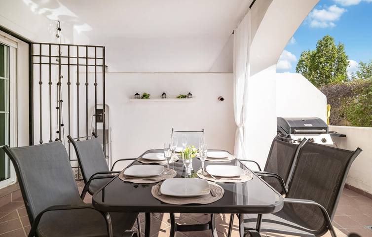 Apartamento vacacional entero, Gozo junto a la playa con piscina y terraza - a 2 km de la playa in San Luis de Sabinillas, Manilva