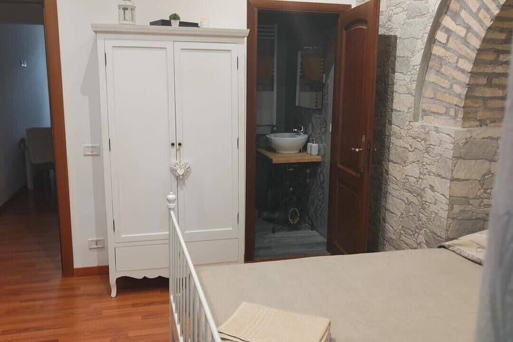 Farmhouse with swimming pool, Rome and Airport short distance in Ciampino, Castelli Romani