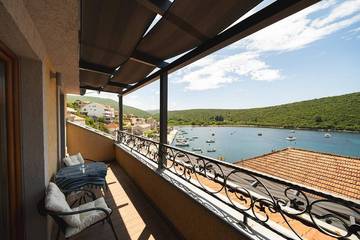 Villa für 9 Personen, mit Terrasse und Whirlpool sowie Sauna, mit Haustier in Montenegro
