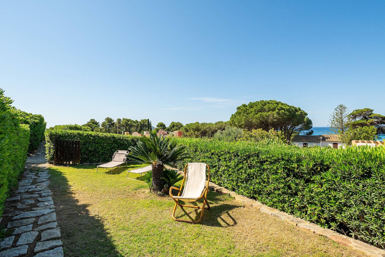 Ferienhaus 'Bigflower’s House Sardinia' mit Meerblick, Pool und Klimaanlage in Villasimius, Cagliari Provinz