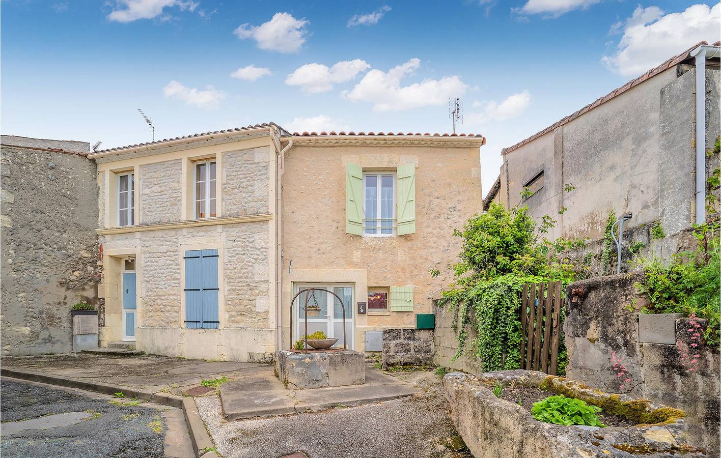 Acogedor Mortagne Apt: WiFi, TV, Congelador y Ciudad Cercana in Mortagne-sur-Gironde, Saintes region