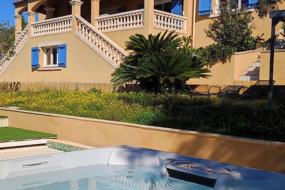La Maison Bleue, 2 rooms with kitchenette + pool, spa, tennis, pétanque in Toulon, Toulon region