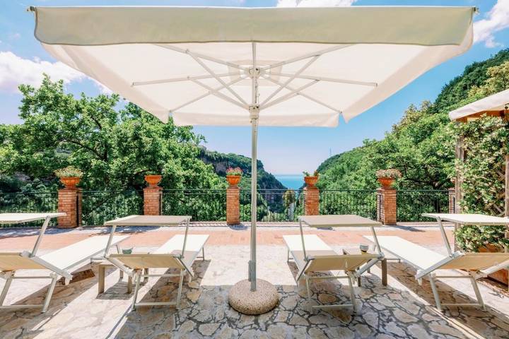 Location de vacances pour 5 personnes, avec Balcon et Terrasse ainsi que Jacuzzi et Jardin à Scala - 3