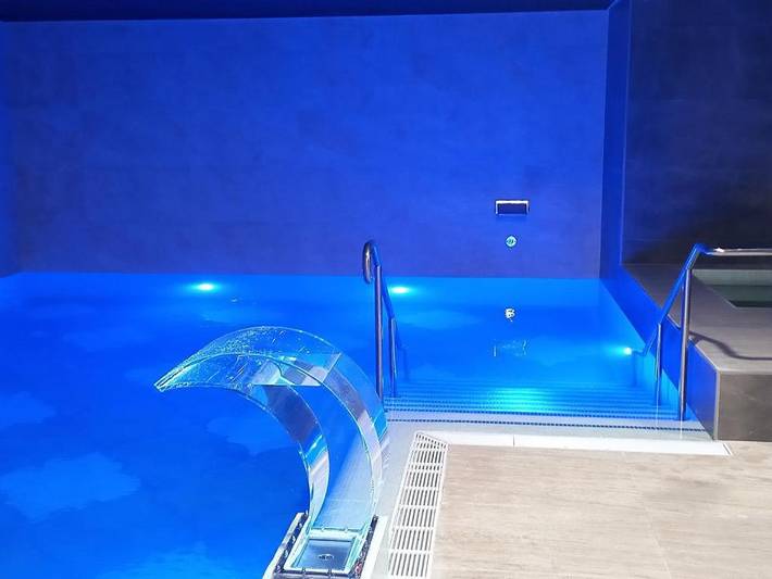 Gîte pour 6 personnes, avec sauna et terrasse ainsi que piscine et jacuzzi à Gibraltar - 2