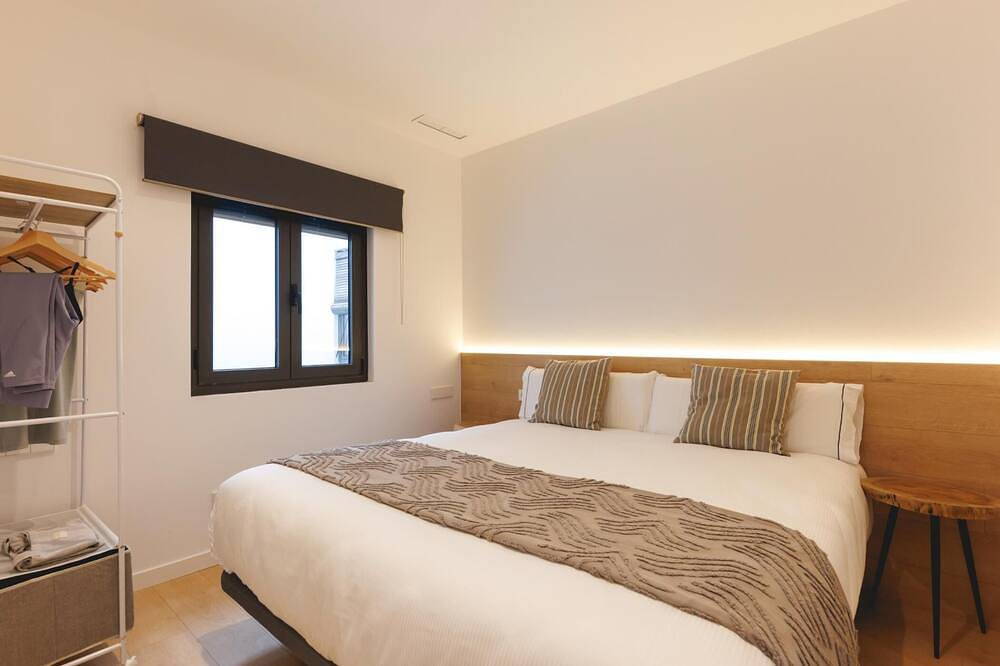 Appartamento intero, Bravissimo St Clara Penthouse 1, with 3-bedrooms, near Plaça de la Independència in Girona, Gironès