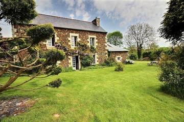 Gîte pour 6 personnes, avec jardin et terrasse à Gommenec'h