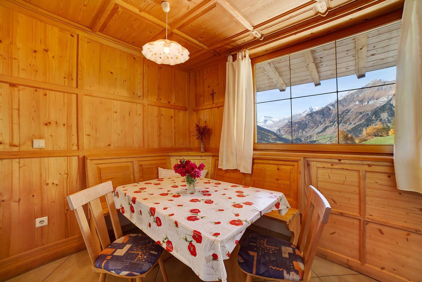 Ganze Wohnung, Ferienwohnung "Unterstuanerhof Hochwilde" mit Bergblick, Garten, Balkon & Wlan in Stuls, Moos in Passeier