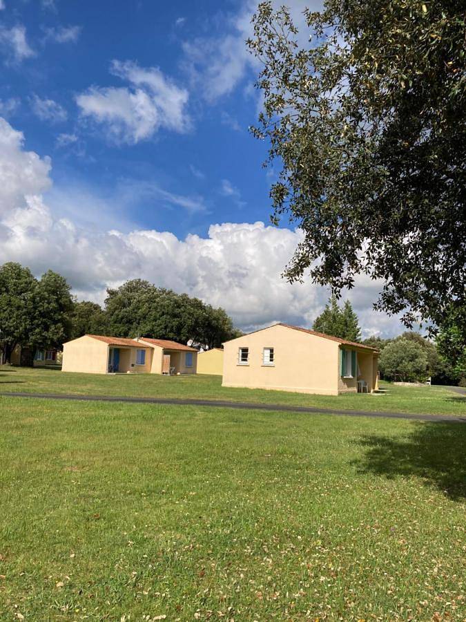 Location de vacances pour 6 personnes, avec piscine ainsi que jacuzzi et jardin à Saint-Savinien - 4