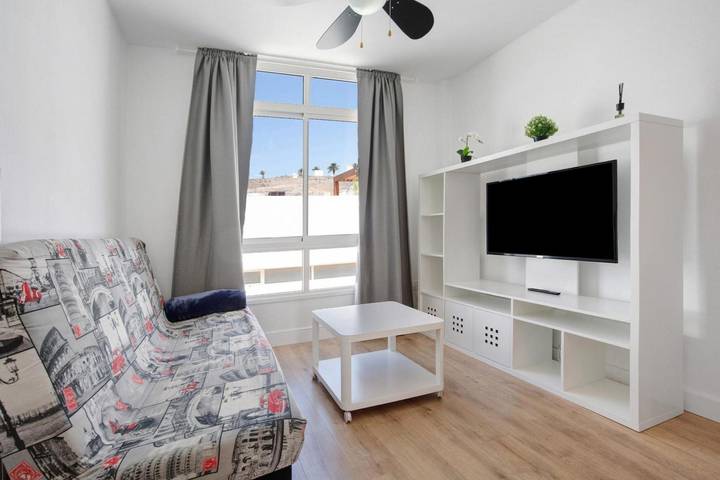 Apartamento entero, Vacaciones 'Penthouse 3A' con vistas al mar, Wi-Fi y aire acondicionado in Playa Morro Jable, Pájara