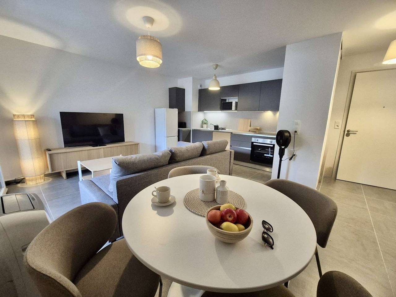 Appartement entier, Appartement moderne avec piscine, climatisation et parking à Cavalaire-sur-Mer in Cavalaire-sur-Mer, Région de Draguignan