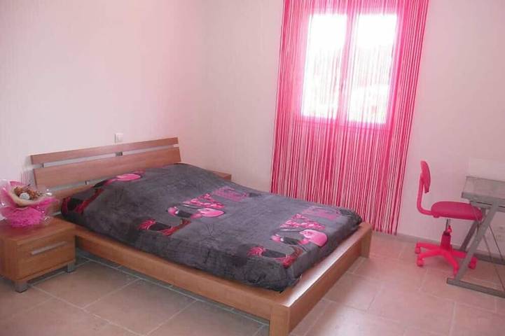 Location de vacances pour 8 personnes, avec piscine ainsi que jardin et jacuzzi à Peymeinade - 2