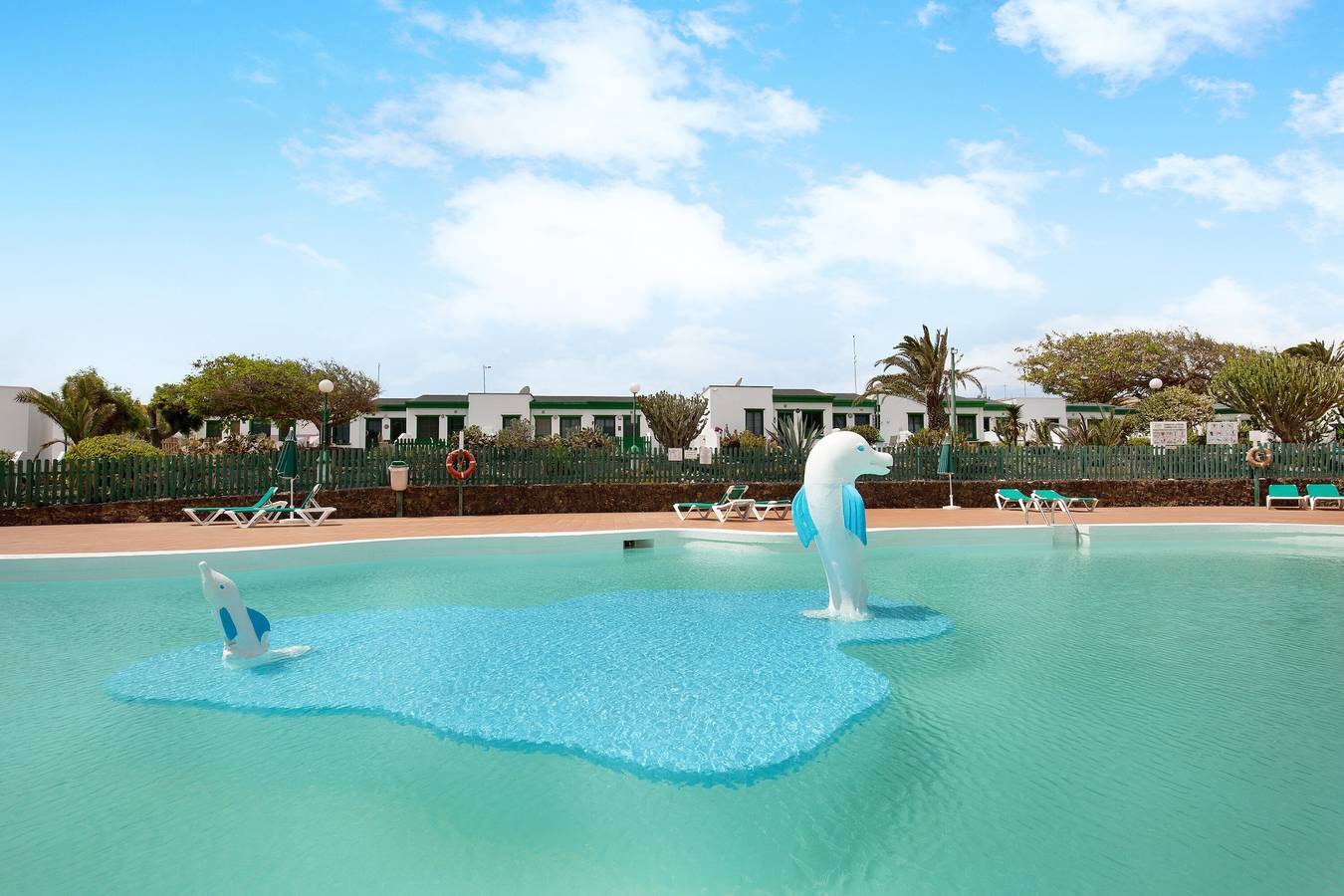 Apartamento entero, Apartamento 'Casa Raquel 2' con vistas al mar, piscina, jardín y Wi-Fi in Costa de Antigua, Antigua