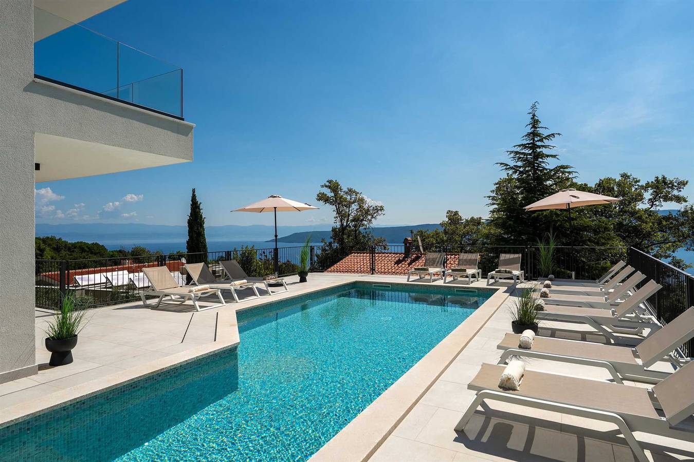 Casa Meer – ein Refugium mit Meerblick und Panoramapool in Plomin, Ostküste Istrien