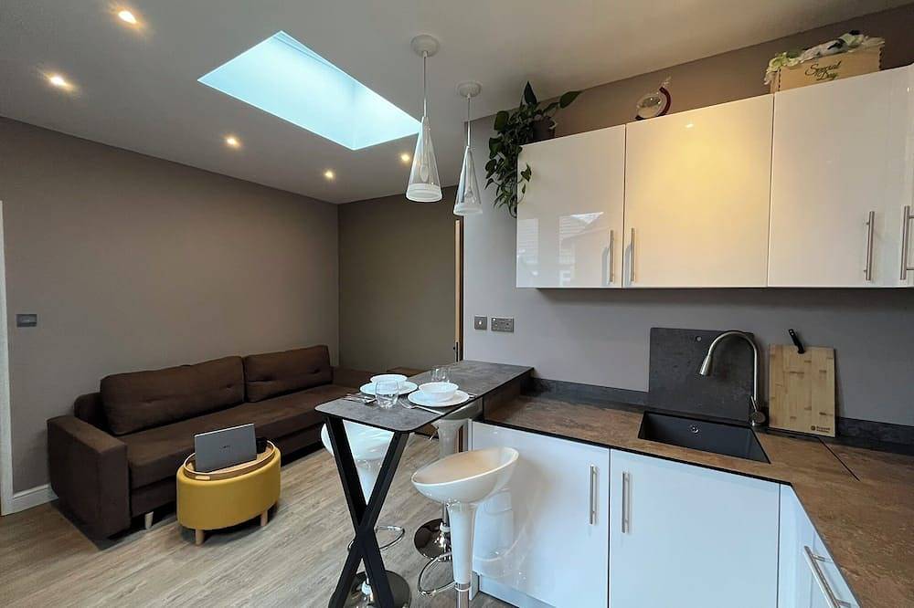 Ganze Wohnung, Private Garden Studio - L&D Hospital -Free Wi-fi & Parking- 15min to the Airport in Luton, Chiltern Hills