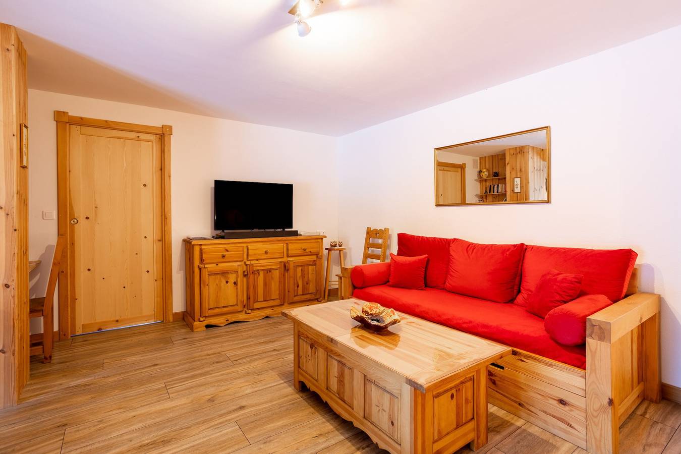 Apartamento entero, Apartamento La Givrine Vallée de la Clarée orientado al sur con jardín in Val-des-Prés, Briançon region