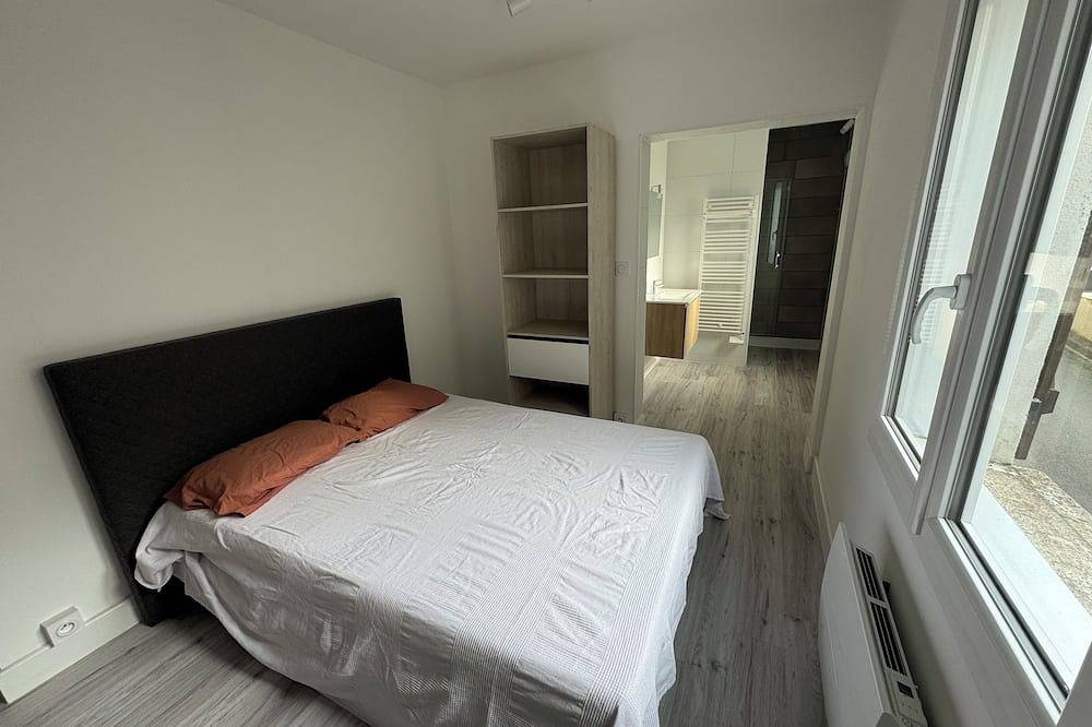 Large house, 25 min from Puy du fou, 2min from Cholet station, 6 bedrooms (12p) in Cholet, Cholet und Umgebung