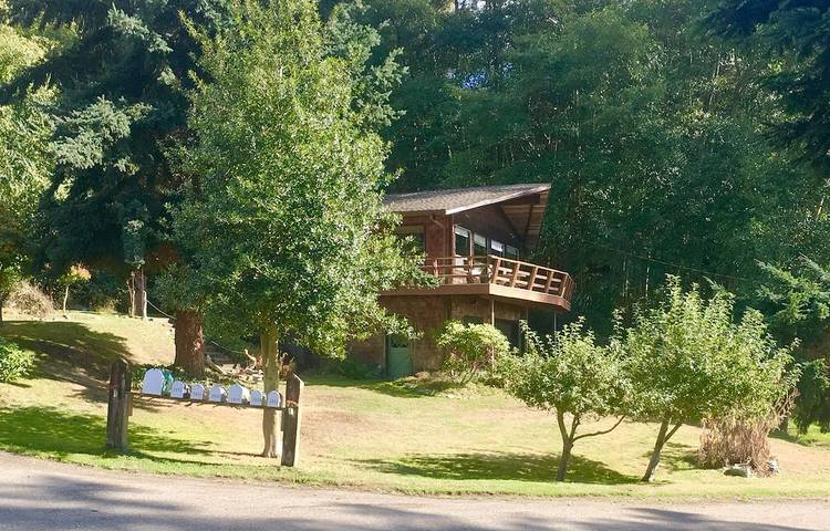 Cabin for 4 people, with balcony and yard in Whidbey Island