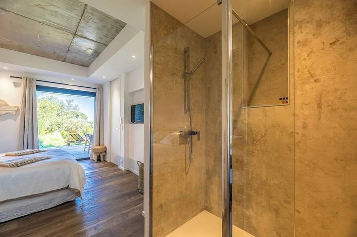 Gîte pour 6 personnes, avec terrasse et piscine dans Plage De L Ovu Santu - 3