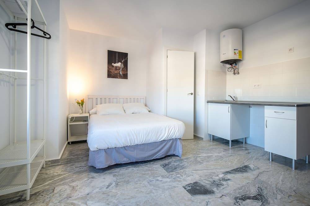 Hostal Palacio Hotel París - Habitación 6A2 in Huelva, Costa de la Luz